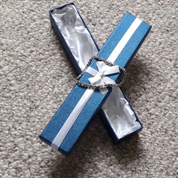 New Silvertone Fashion Bracelet - Picture 6 of 7